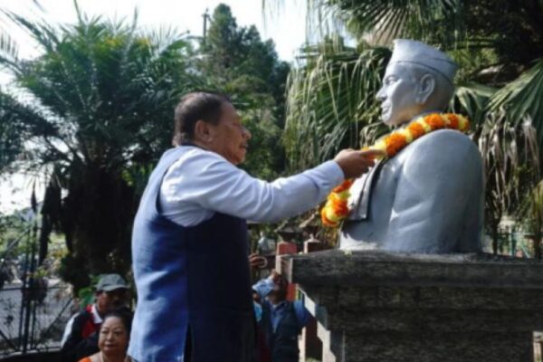 गणेशमान सिंहको २९औँ स्मृति दिवसमा शोभा भगवतीमा माल्यार्पण गणेशमान सिंहको २९औँ स्मृति दिवसमा शोभा भगवतीमा माल्यार्पण