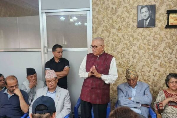 गगनले केन्द्रीय सदस्य बनाएका चार नेता शेखर समूहको बैठकमा गगनले केन्द्रीय सदस्य बनाएका चार नेता शेखर समूहको बैठकमा