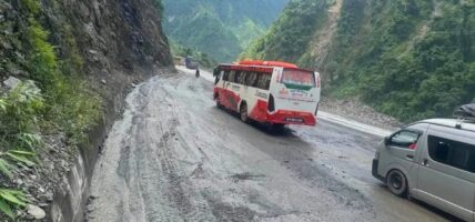 पृथ्वी राजमार्ग र नारायणगढ–मुग्लिन सडकखण्ड रातिमा आवागमनमा रोक