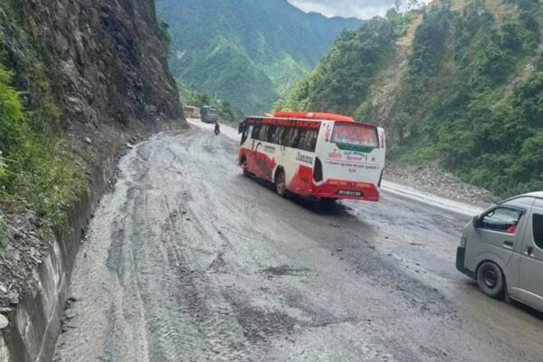 पृथ्वी राजमार्ग र नारायणगढ–मुग्लिन सडकखण्ड रातिमा आवागमनमा रोक