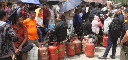 सडक नै प्रतिक्षालय, सिलिण्डर नै कुर्सी