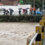 काठमाडौंका नदी किनारमा यात्रा गर्न रोक