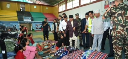राष्ट्रपतिद्वारा बाढी प्रभावित क्षेत्र नुवाकोटको अवलोकन