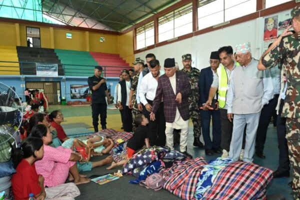 राष्ट्रपतिद्वारा बाढी प्रभावित क्षेत्र नुवाकोटको अवलोकन