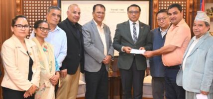 बाढीपीडितका लागि कांग्रेसले सरकारलाई दियो १ करोड