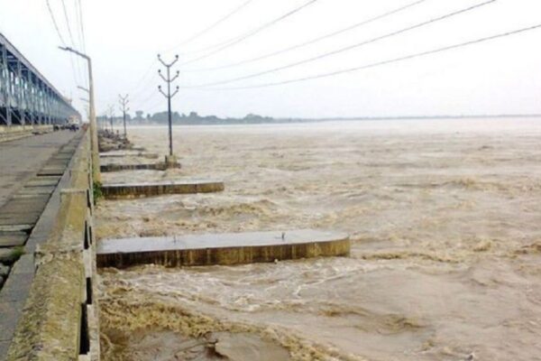 कोशीमा ‘रेड अलर्ट’, ब्यारेजका ३१ ढोका खोलियो