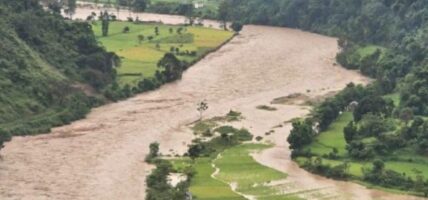 कालीगण्डकी नदीको बाढी बस्तीमा पस्याे, २५ घर बगे