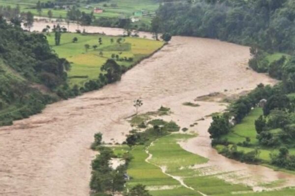 कालीगण्डकी नदीको बाढी बस्तीमा पस्याे, २५ घर बगे