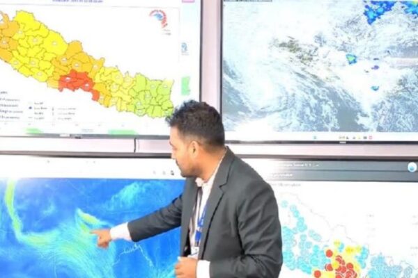 न्यूनचापीय क्षेत्र कमजोर बन्दै, वर्षा घट्ने अनुमान, चितवन र गण्डकीमा भारी वर्षाको सम्भावना न्यूनचापीय क्षेत्र कमजोर बन्दै, वर्षा घट्ने अनुमान, चितवन र गण्डकीमा भारी वर्षाको सम्भावना