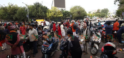 विश्वकर्मा पूजाको अवसरमा भद्रकाली मन्दिर परिसरमा श्रद्धालुको भीड