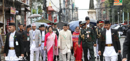 वसन्तपुरमा इन्द्रजात्राको राैनक, झरीका बीच पुगे भीआईपी