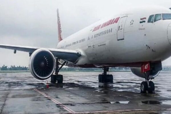 बमको धम्कीपछि एयर इन्डियाको विमान जयपुरमा आपतकालीन अवतरण बमको धम्कीपछि एयर इन्डियाको विमान जयपुरमा आपतकालीन अवतरण