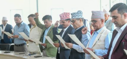 एमालेका मनोनीत केन्द्रीय सदस्यहरुले गरे शपथ ग्रहण