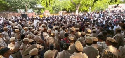 भारतमा विरोध प्रदर्शनका क्रममा विपक्षी नेताहरू हिरासतमा