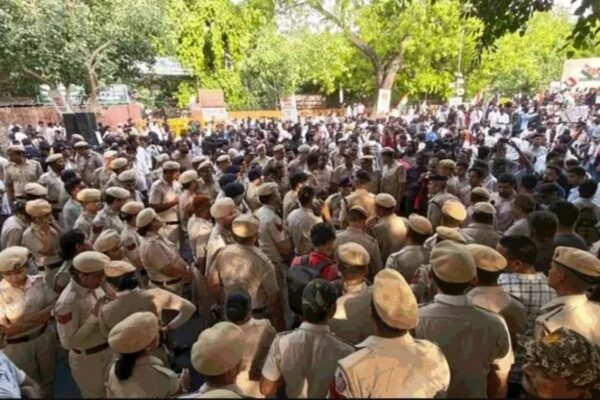 भारतमा विरोध प्रदर्शनका क्रममा विपक्षी नेताहरू हिरासतमा
