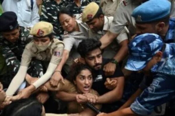 भारतमा विरोध प्रदर्शनका क्रममा प्रहरीमाथि यौन दुव्र्यवहारको आरोप, अनुसन्धान सुरु भारतमा विरोध प्रदर्शनका क्रममा प्रहरीमाथि यौन दुव्र्यवहारको आरोप, अनुसन्धान सुरु