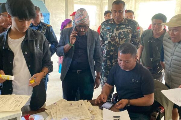 उत्तरगयाका बाढी प्रभावितलाई होल्डिङ सेन्टरमै पुगेर नागरिकताको प्रतिलिपि दिने प्रक्रिया सुरु